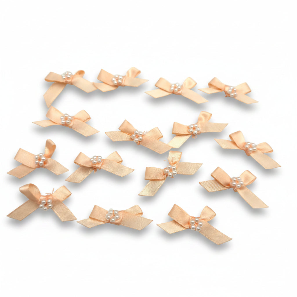 Satin Schleife mit 5 Perlen – Pfirsich (20x40mm)