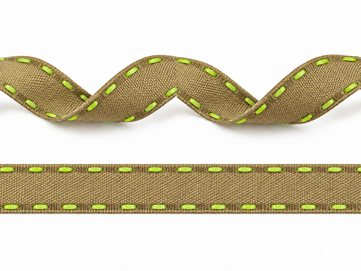 Katoenband bruin met groene stiksel 15mm